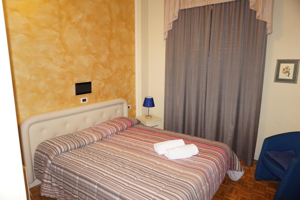 Hotel Astoria Fidenza Oda fotoğraf