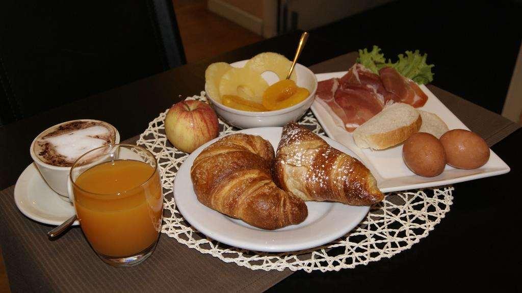 Hotel Astoria Fidenza Restoran fotoğraf