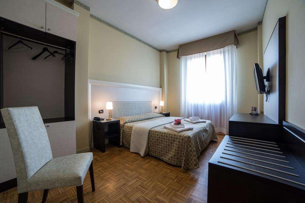 Hotel Astoria Fidenza Oda fotoğraf